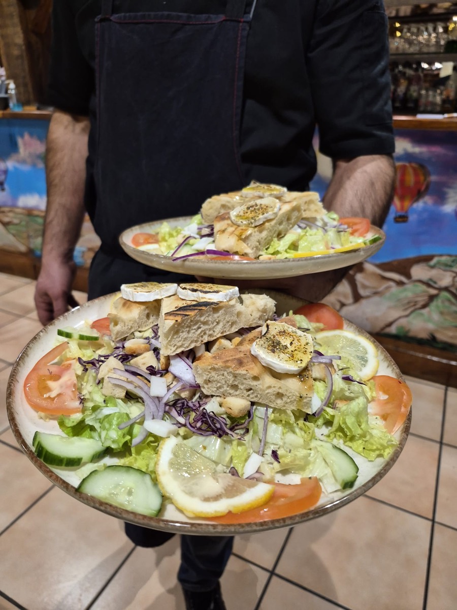 Préparations et assiettes au restaurant